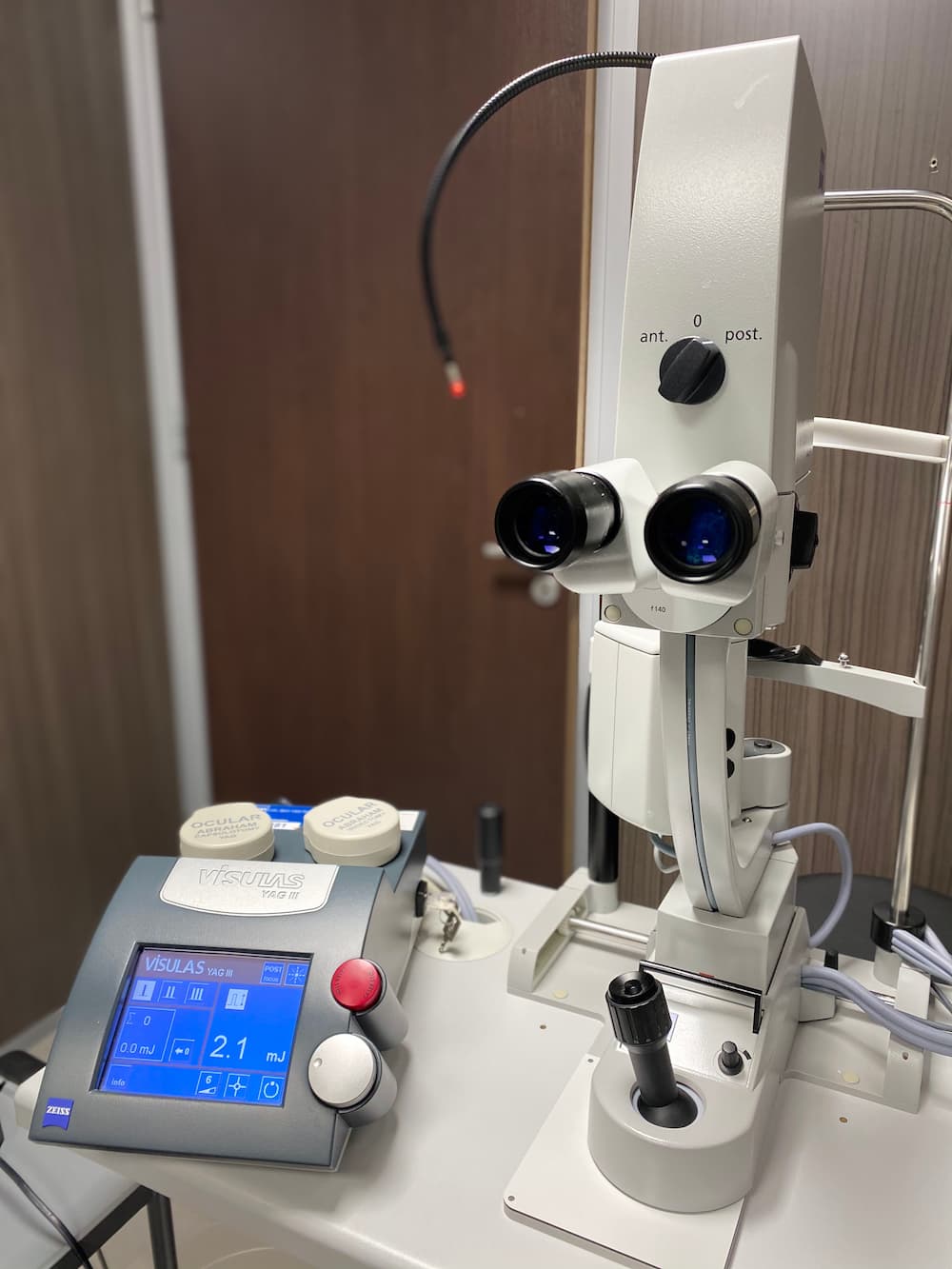  Laser YAG III Visulas Zeiss      Traitement de la cataracte secondaire et du Glaucome par photodisruption 