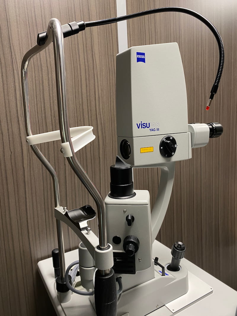  Laser YAG III Visulas Zeiss      Traitement de la cataracte secondaire et du Glaucome par photodisruption 